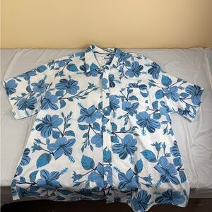 Amazon Essentials White and Blue Floral Men's Shirt